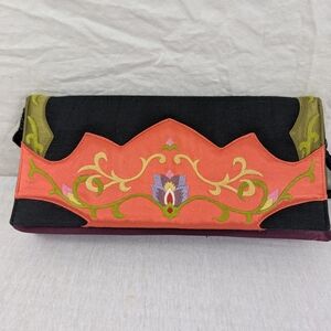 OOVOO Le Thi Hong Tu Hand Embroidered Silk & Suede Crossbody Clutch Bag